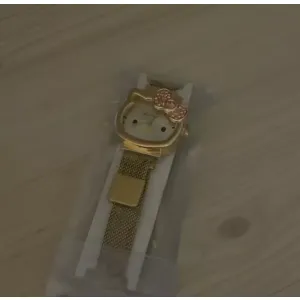 미작동 키티 시계